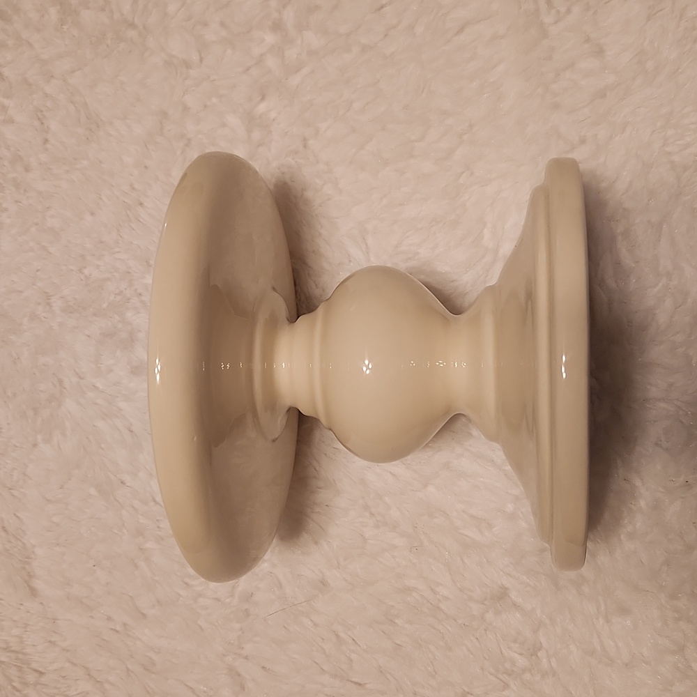 BNWT Bath and Body Works candle pedestal